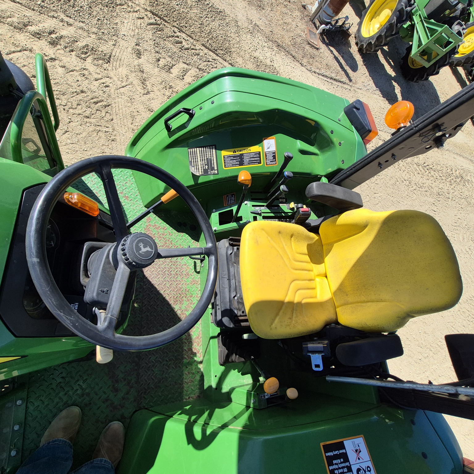 2022 John Deere 6120E Image 11