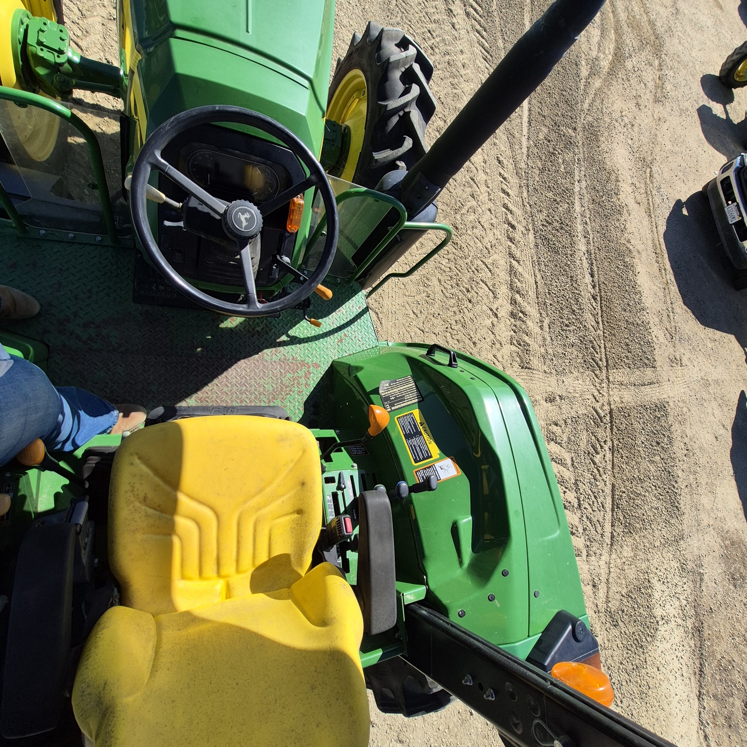 2022 John Deere 6120E Image 12