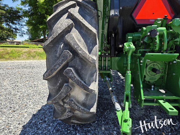 Photo of 2024 John Deere 5067E