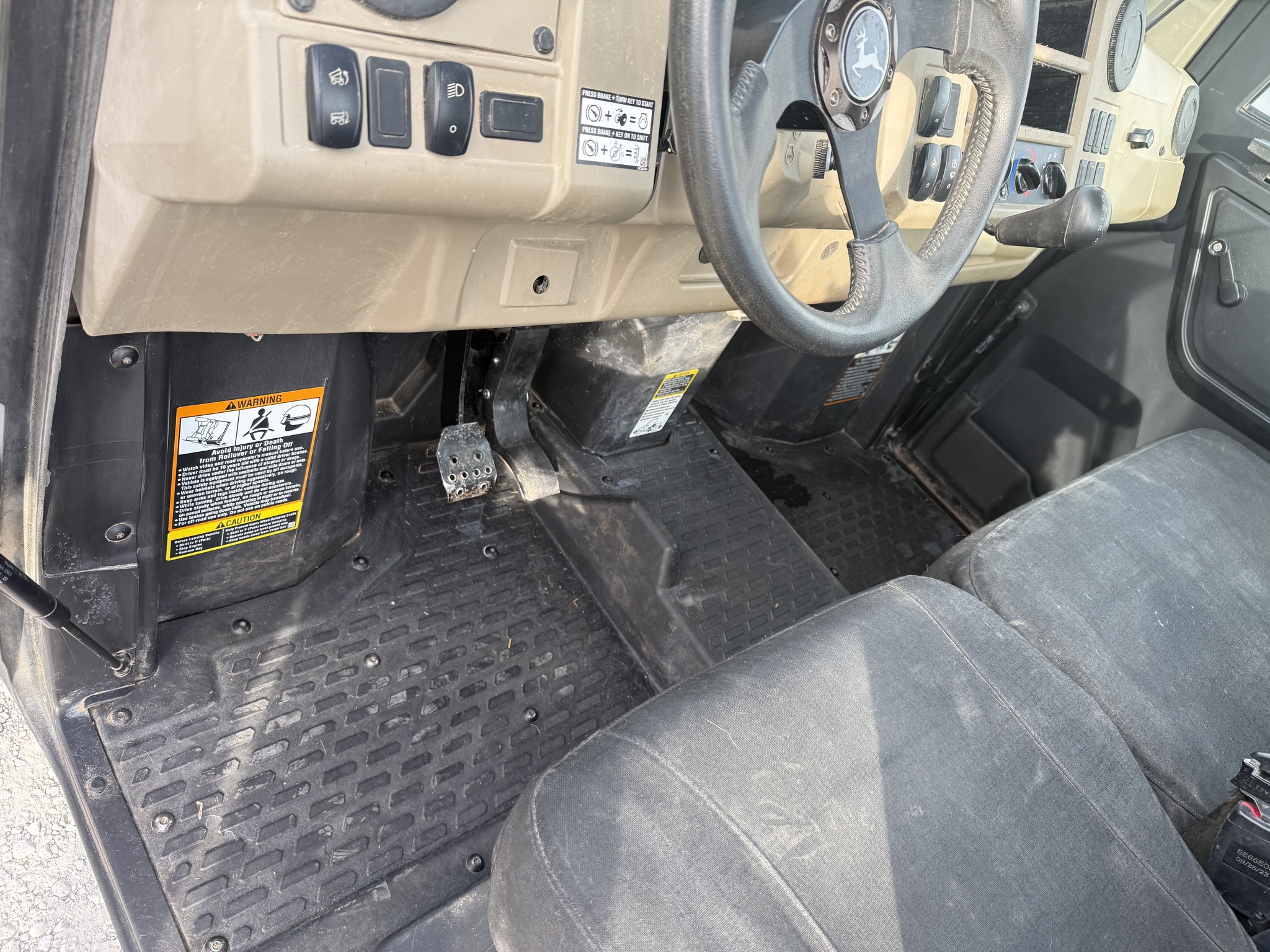  2024 John Deere XUV 835R at Heritage Tractor in Nevada, MO