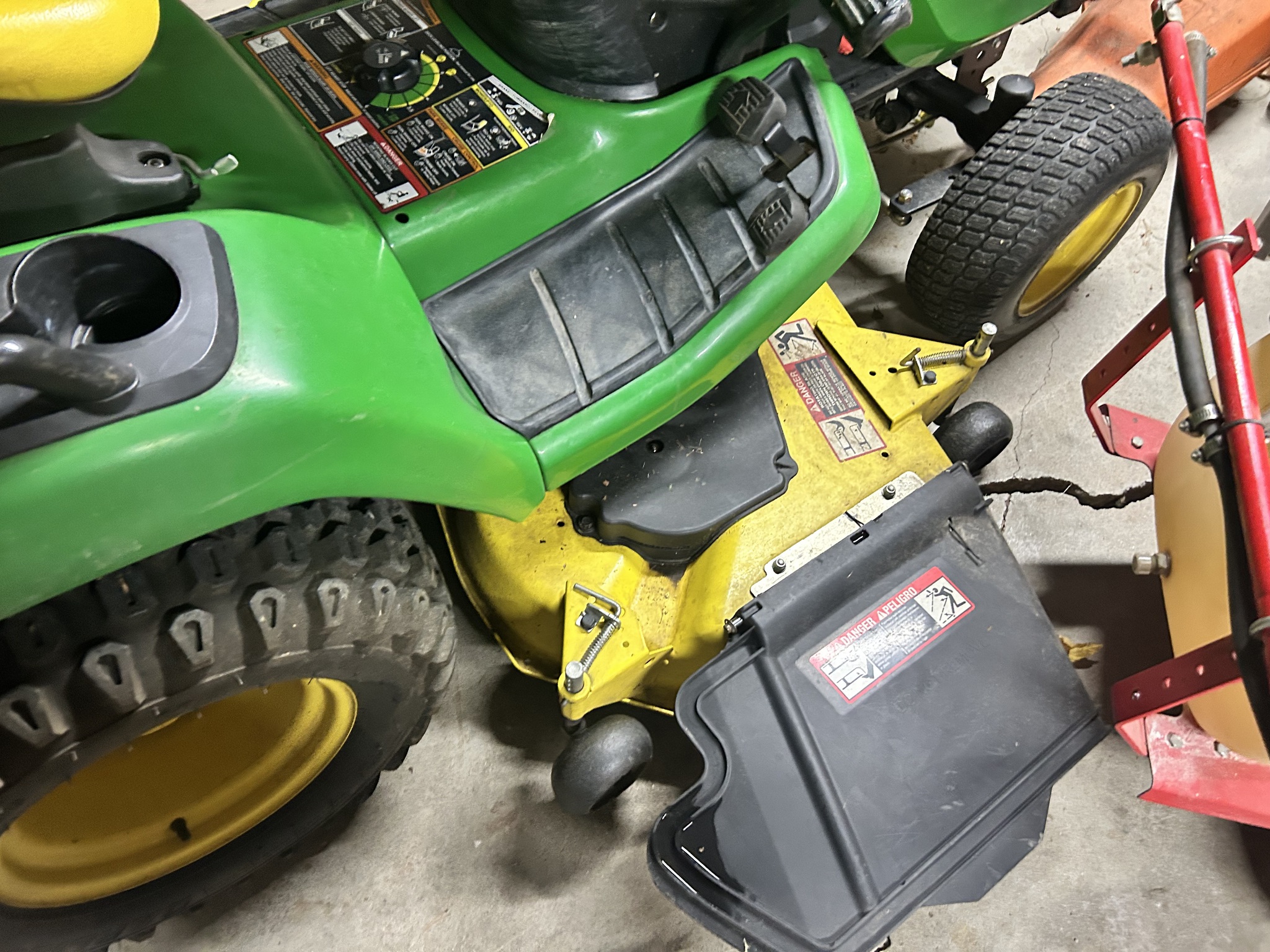 2015 John Deere X590 Image 2