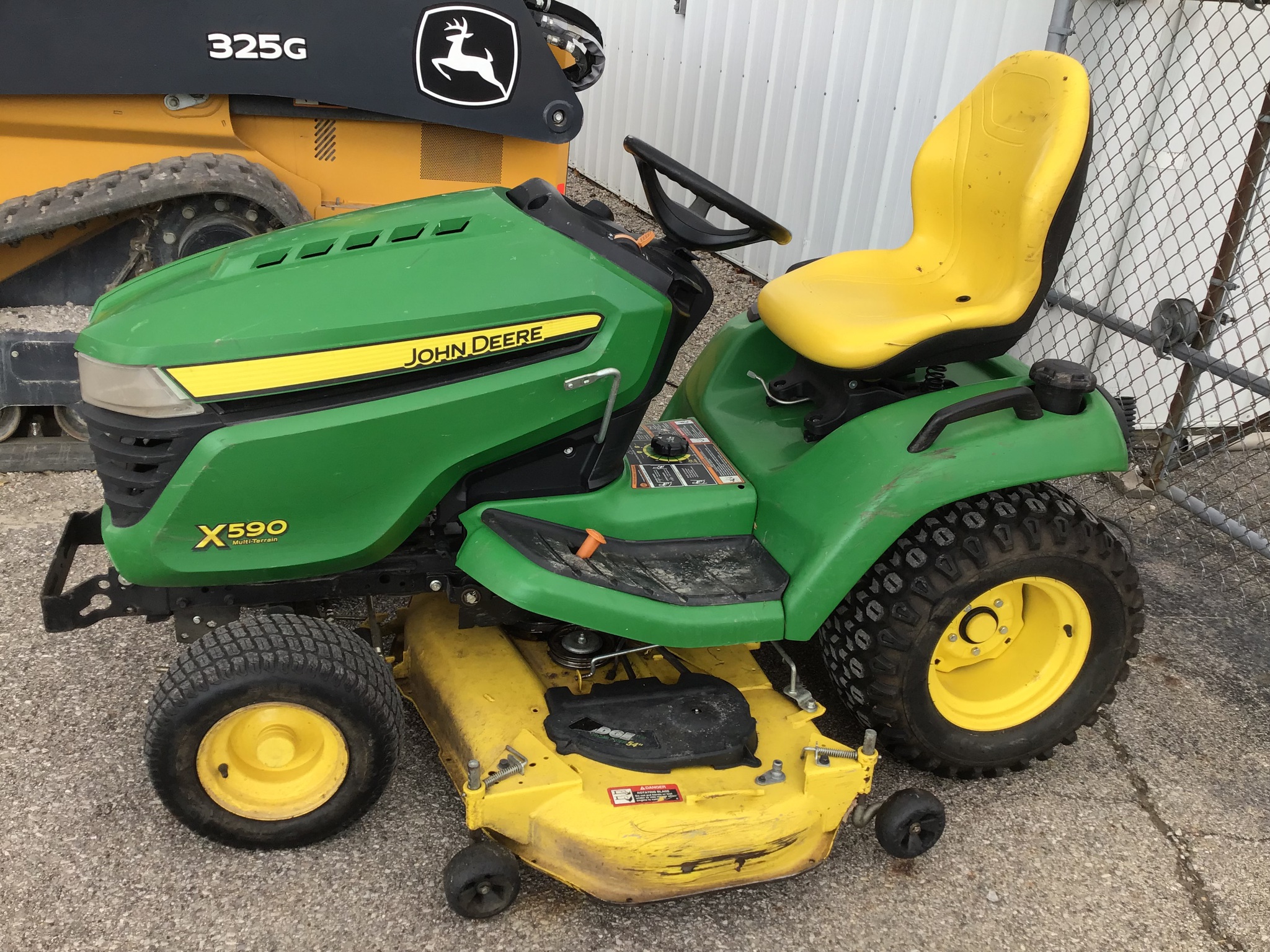 2015 John Deere X590 Image 4