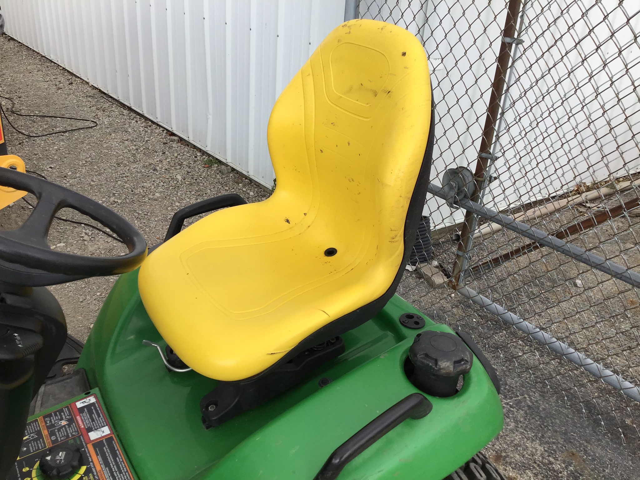 2015 John Deere X590 Image 6