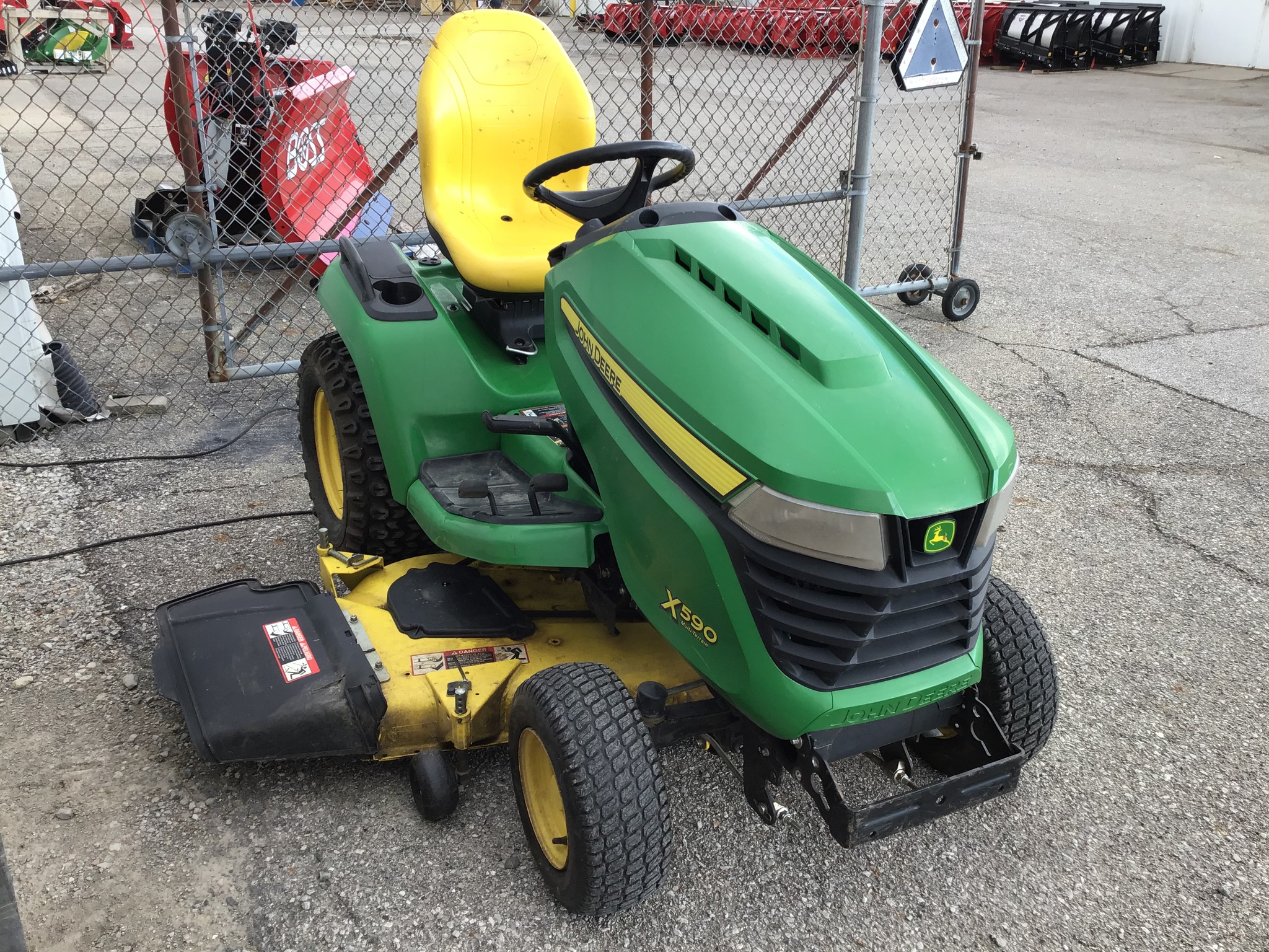 2015 John Deere X590 Image 3