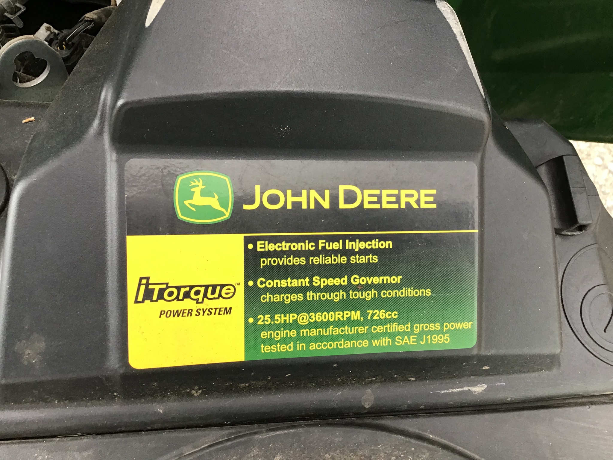 2015 John Deere X590 Image 9