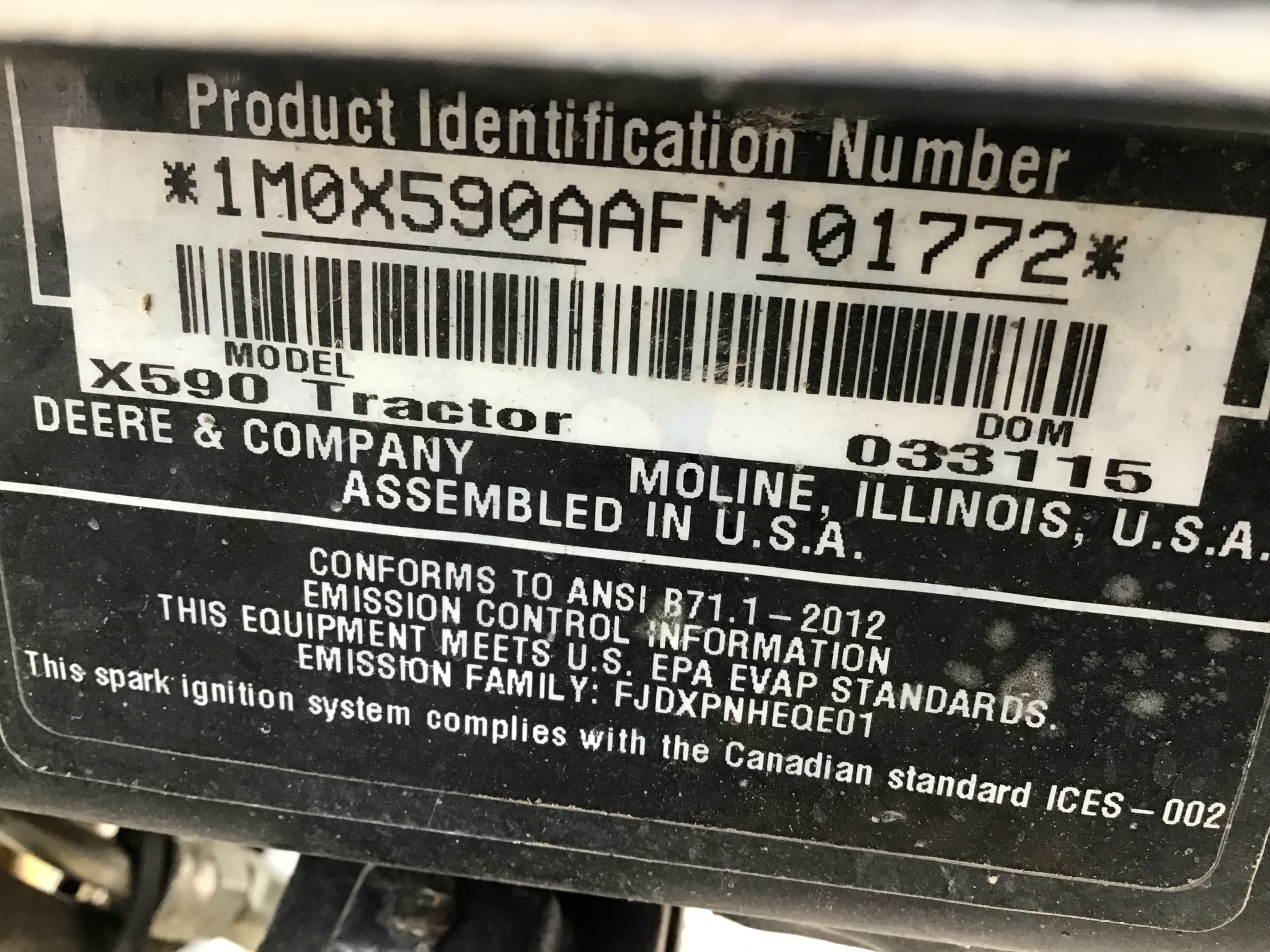 2015 John Deere X590 Image 10