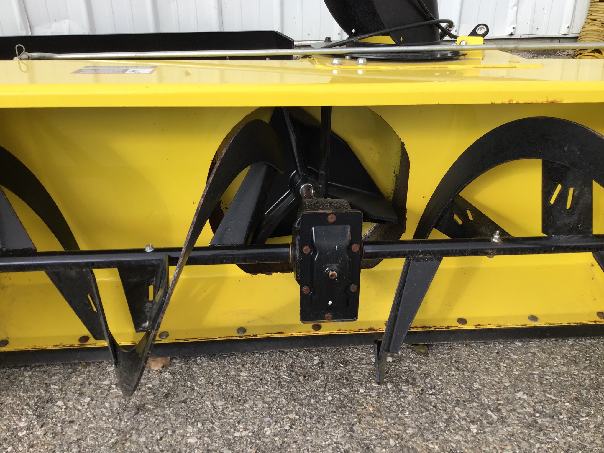 2015 John Deere X590 Image 14