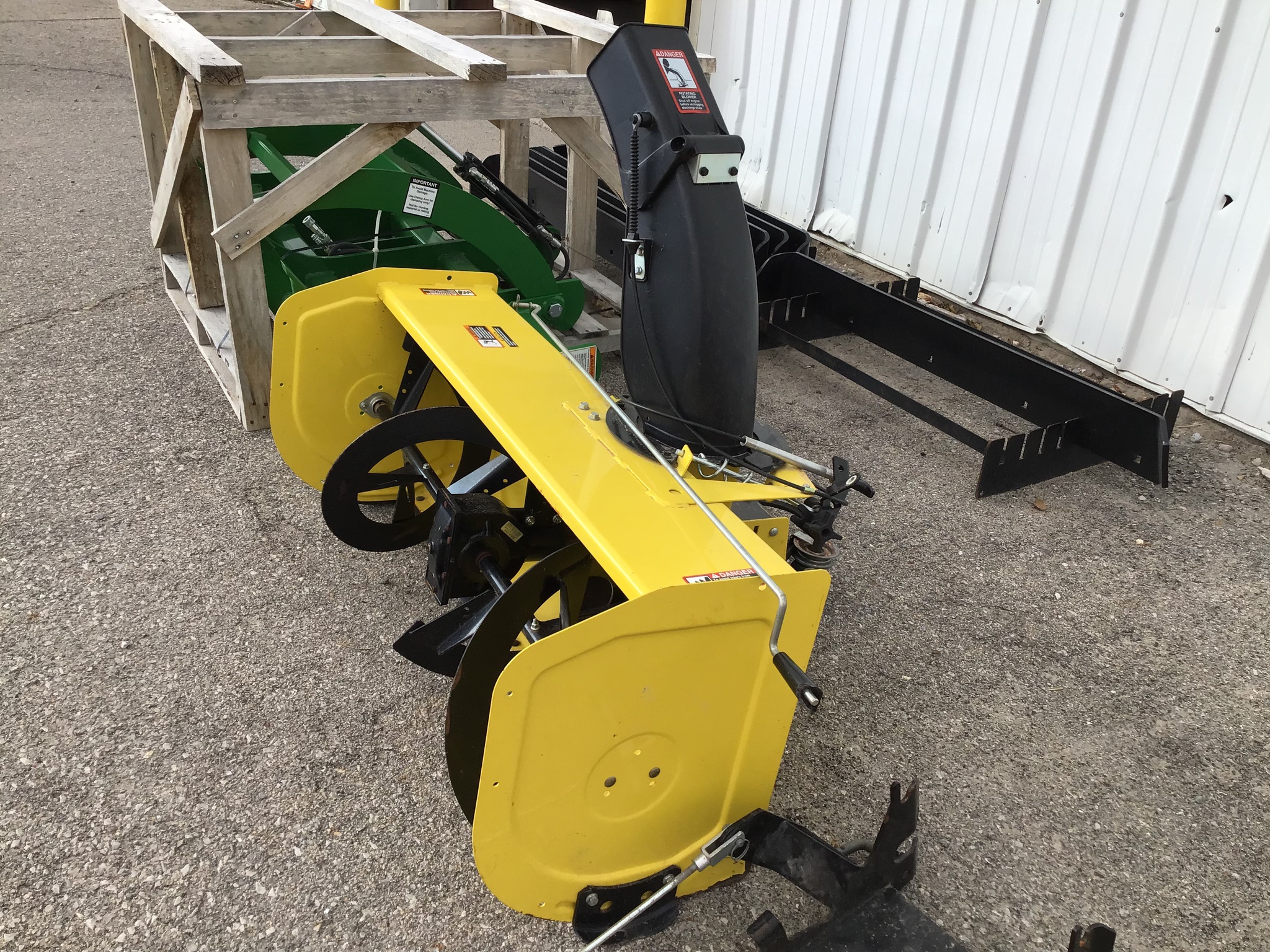 2015 John Deere X590 Image 15