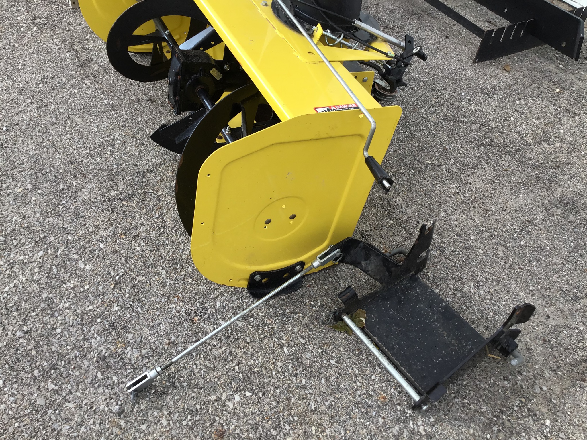 2015 John Deere X590 Image 16