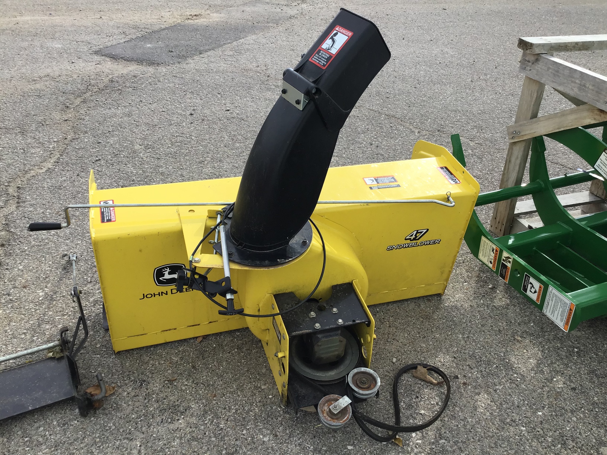 2015 John Deere X590 Image 17