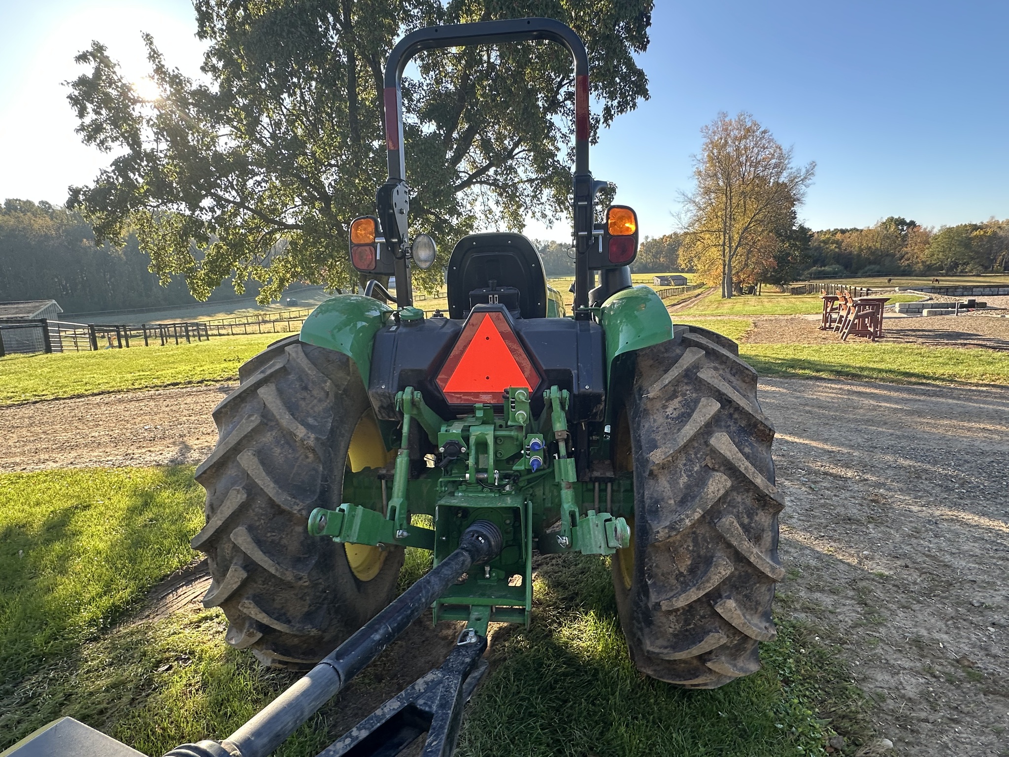 2022 John Deere 5075E Image 4