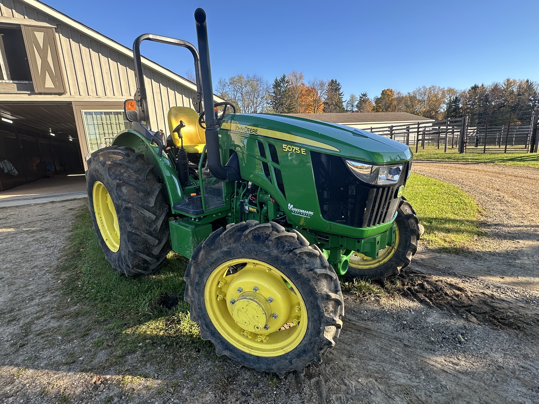 2022 John Deere 5075E Image 1