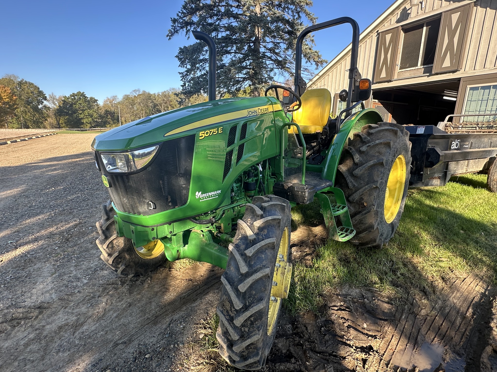 2022 John Deere 5075E Image 7