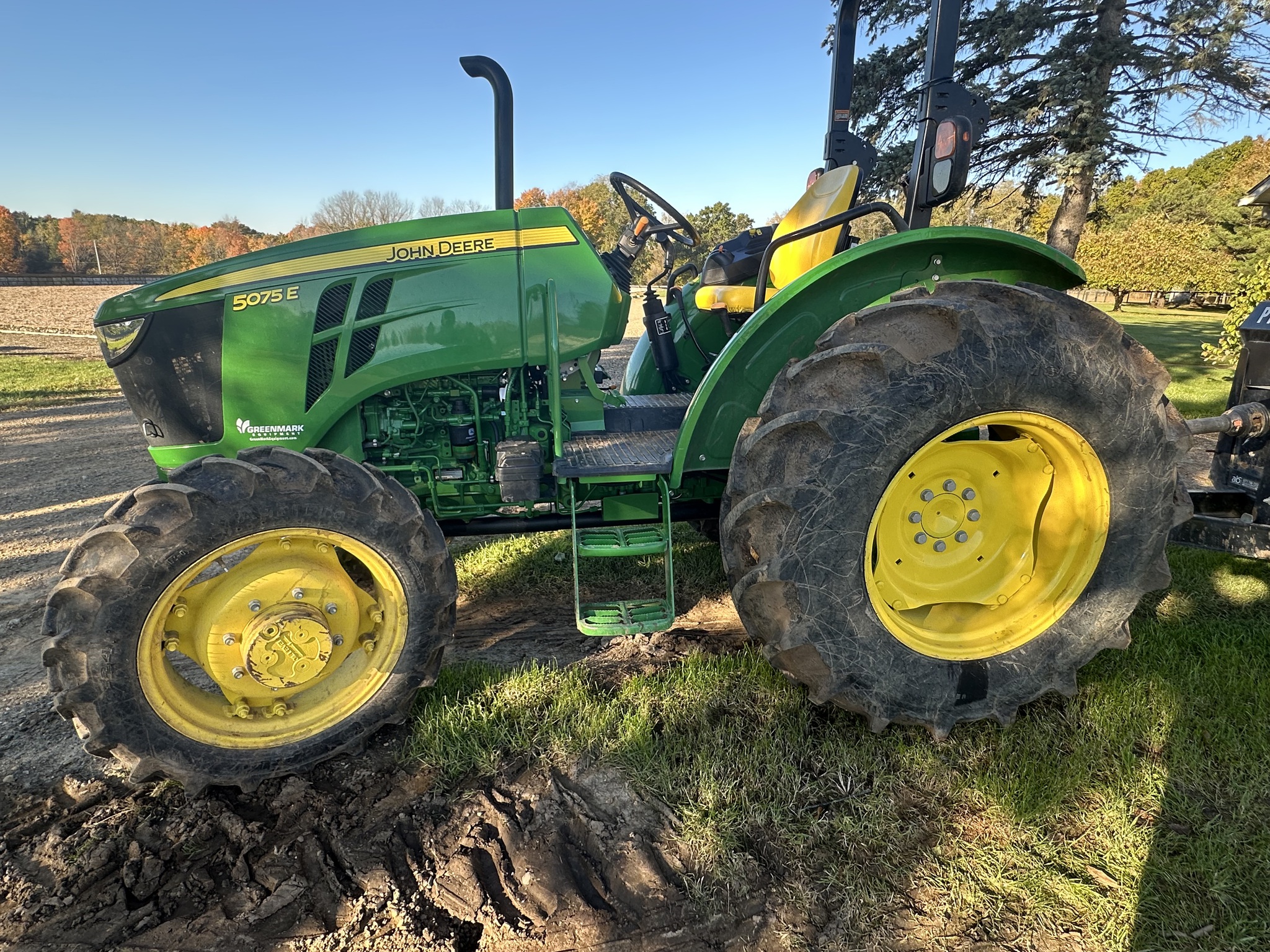 2022 John Deere 5075E Image 6