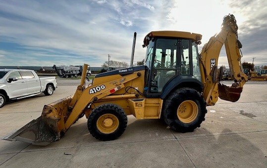 2002 John Deere 410G Image 4