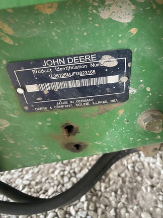 2015 John Deere 6125M Photo 6
