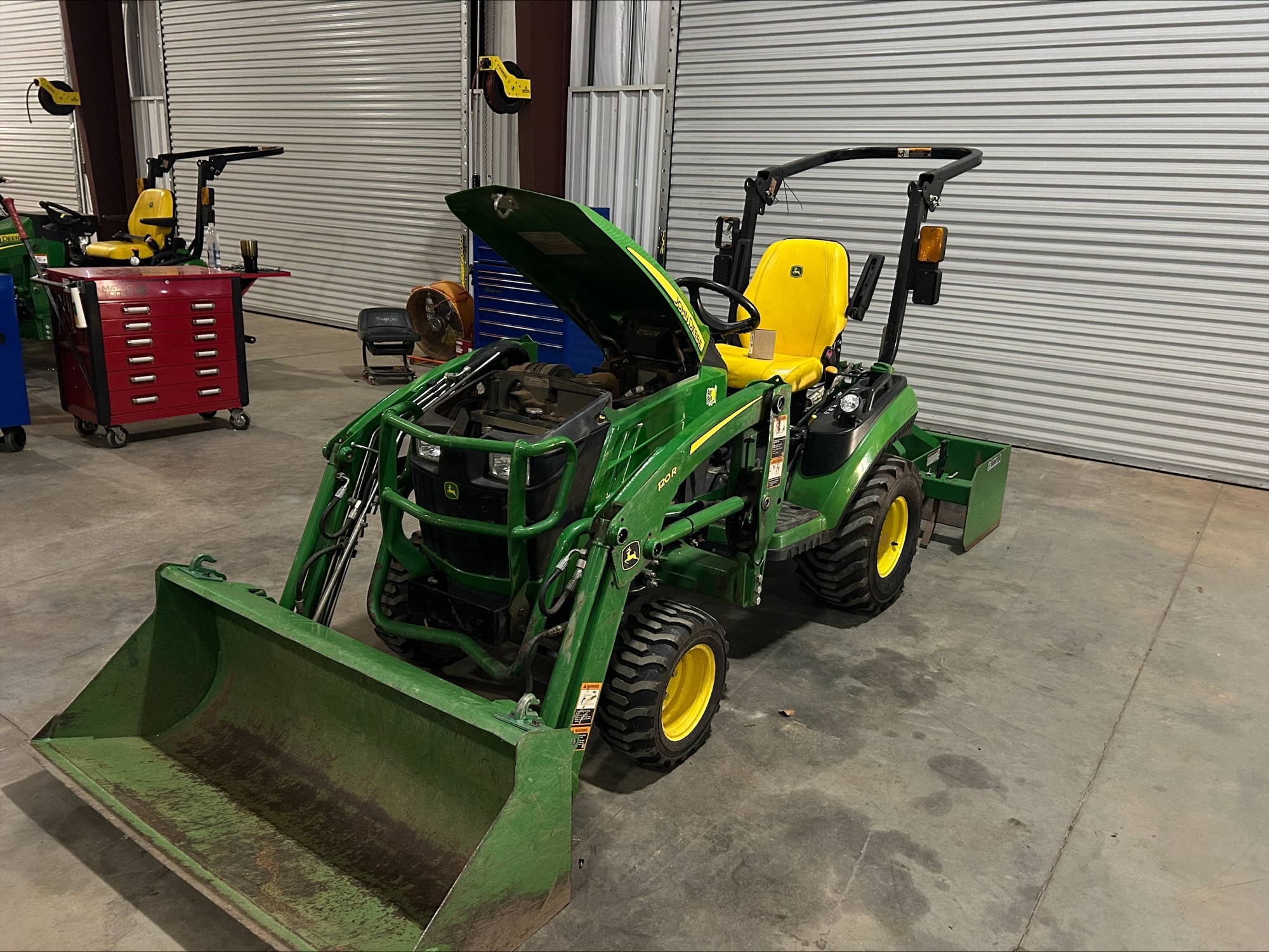 2022 John Deere 1025R Image 2
