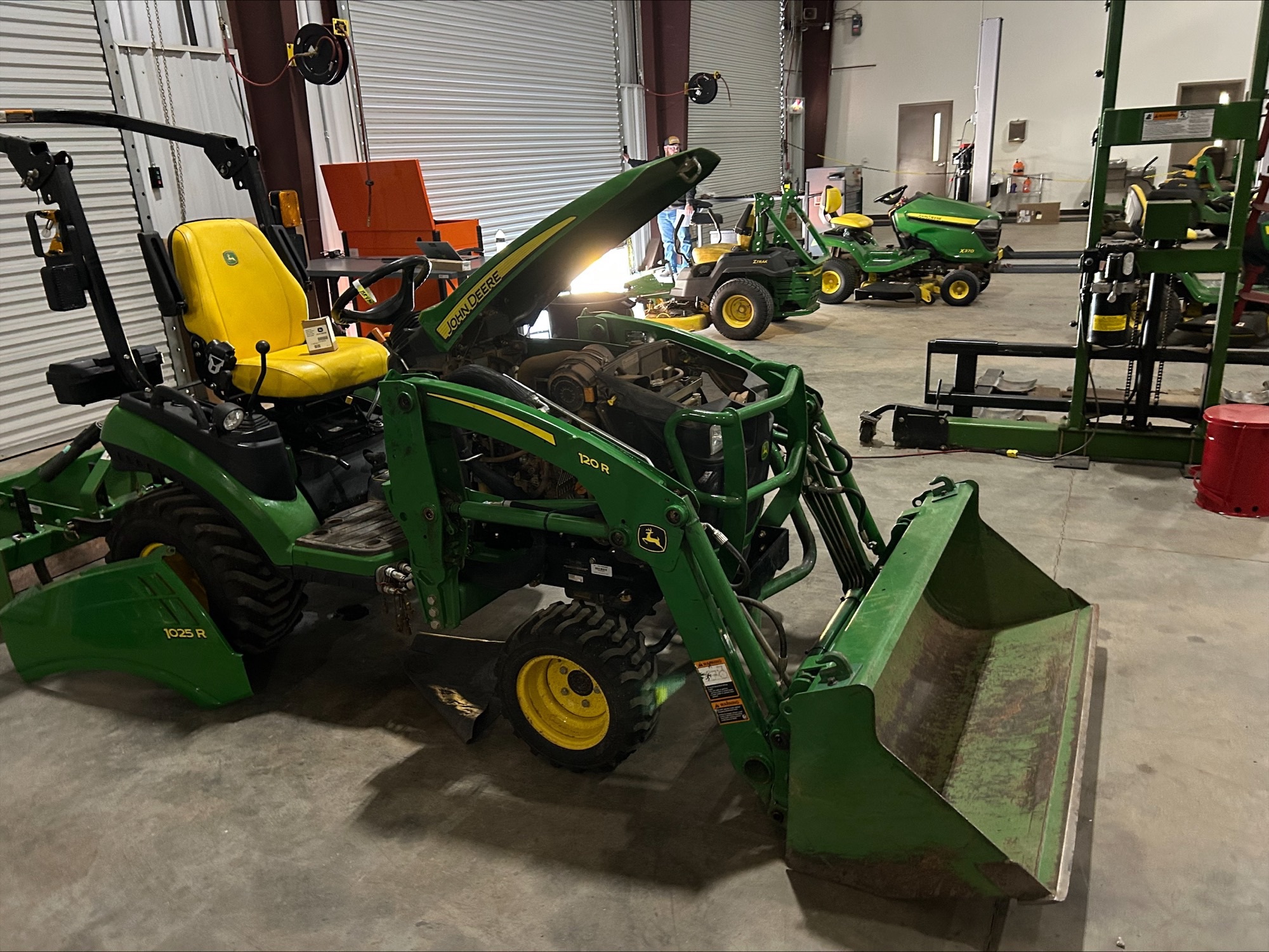2022 John Deere 1025R Image 3