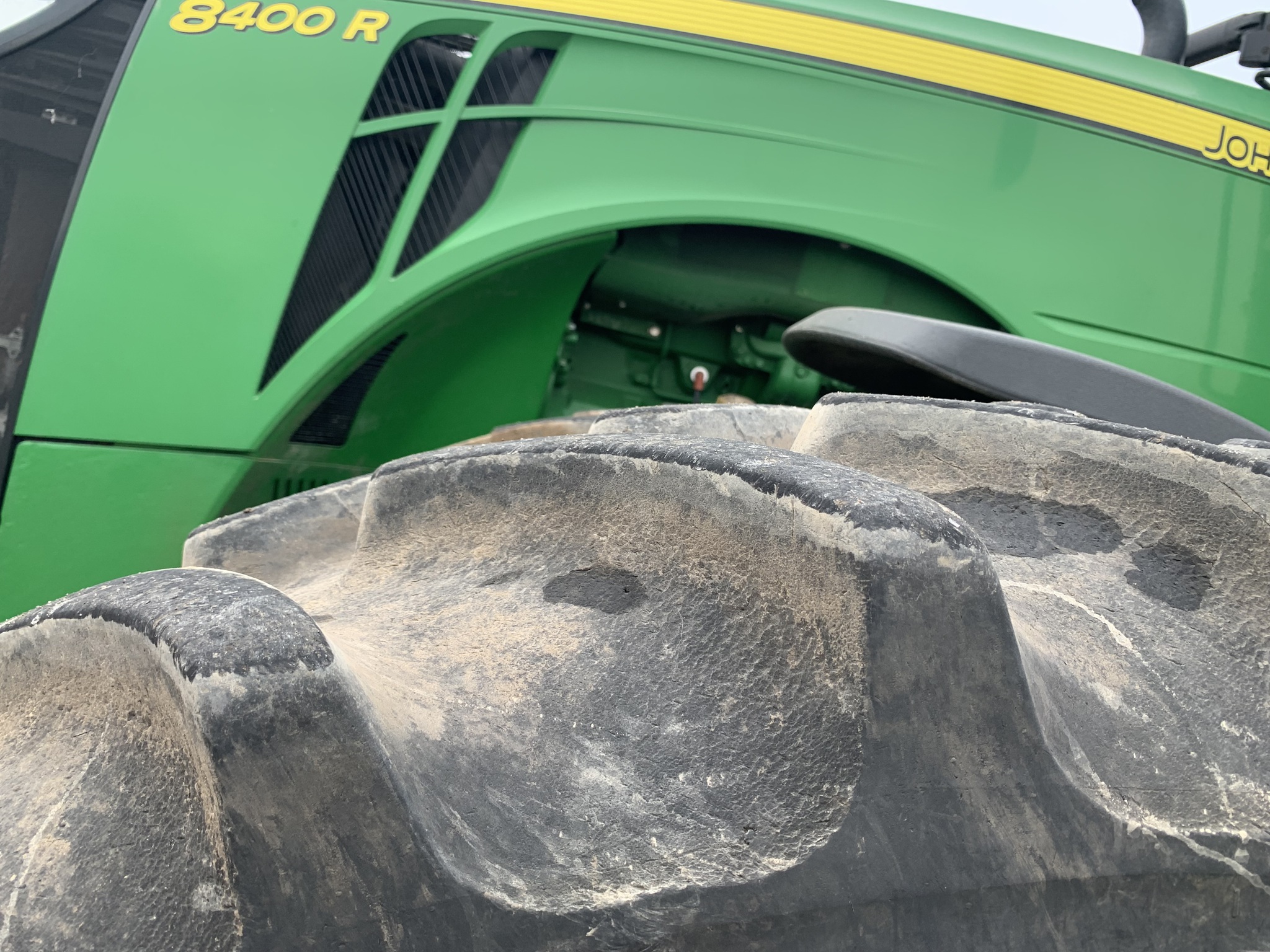  2019 John Deere 8400R at Heritage Tractor in Baldwin City, KS