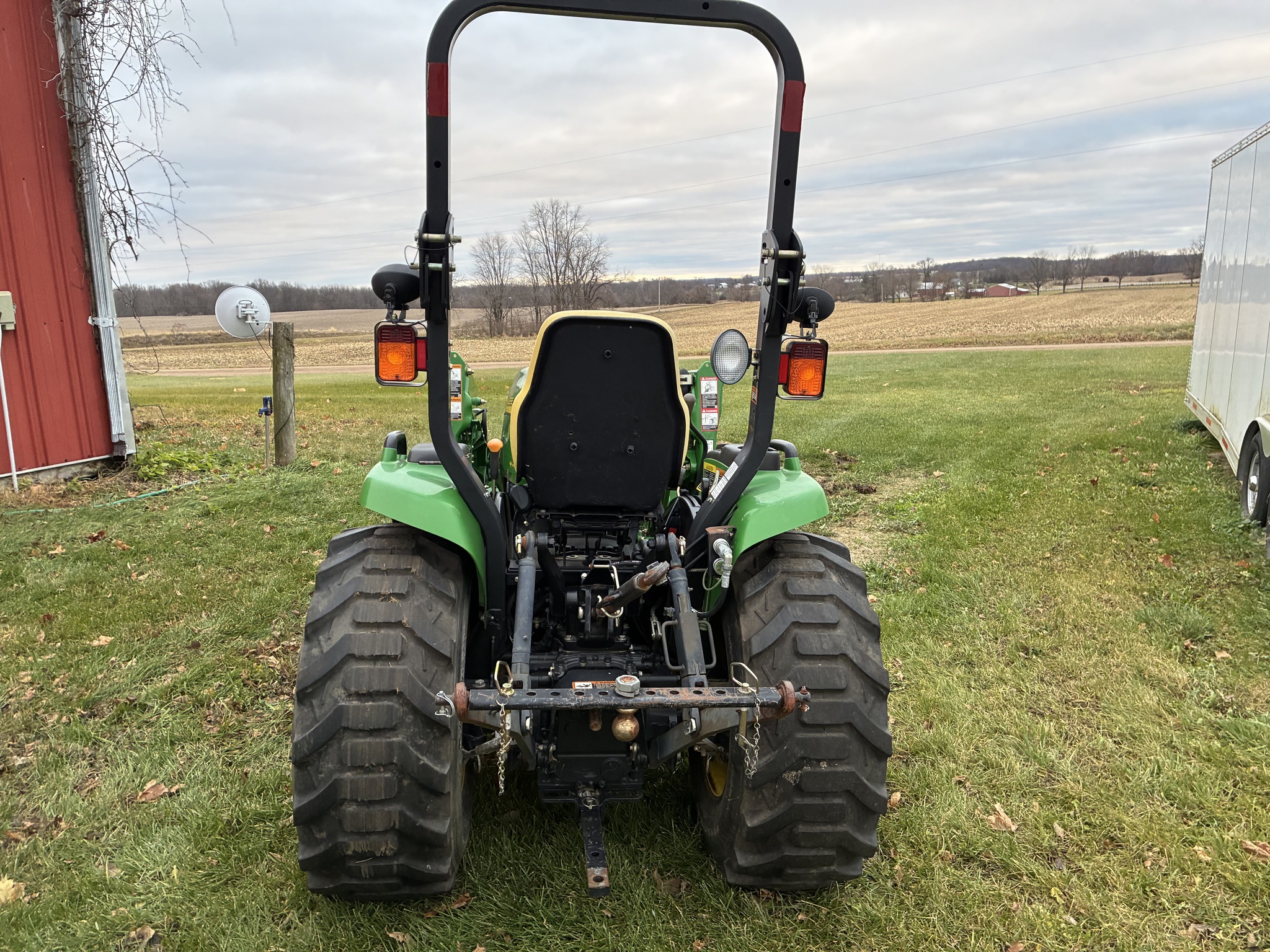 2010 John Deere 3320 Image 4