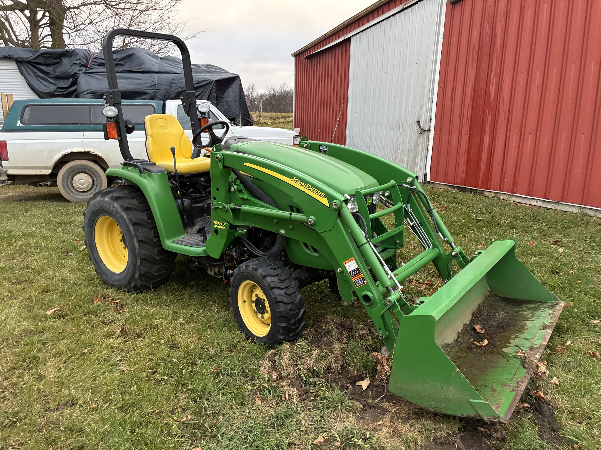2010 John Deere 3320 Image 1
