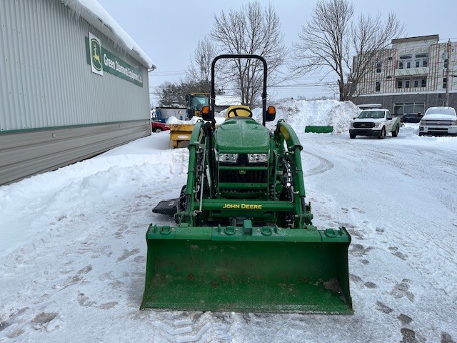 2022 John Deere 3039R Image 8