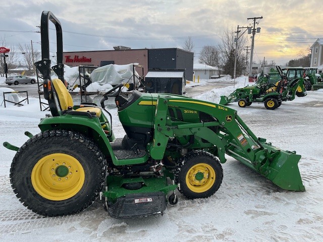 2022 John Deere 3039R Image 6