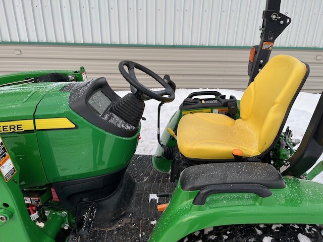 2022 John Deere 3039R Image 2