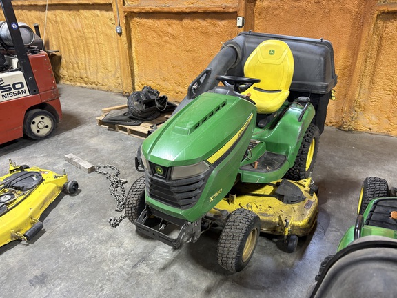  John Deere X590