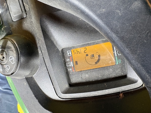 2022 John Deere X590 - Photo4