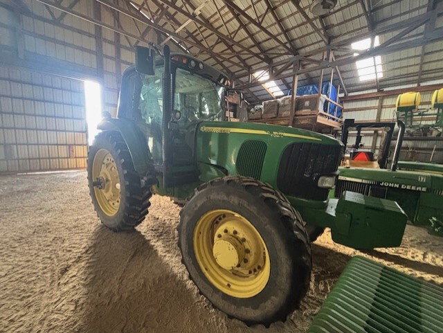 2005 John Deere 7520 Image 1