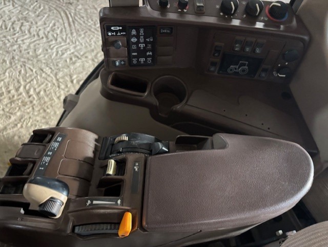 2005 John Deere 7520 Image 7