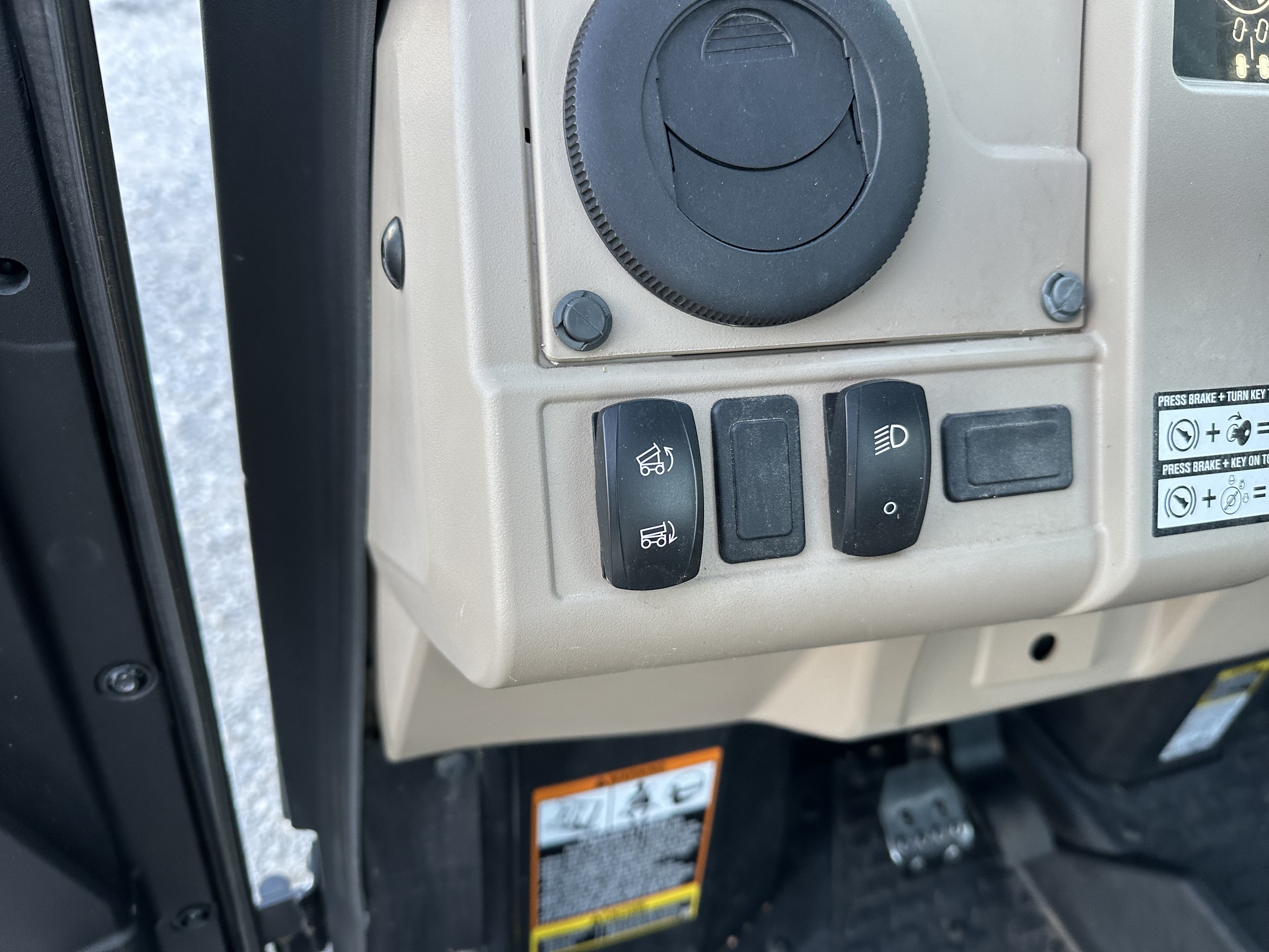  2021 John Deere XUV 835R at Heritage Tractor in Joplin, MO