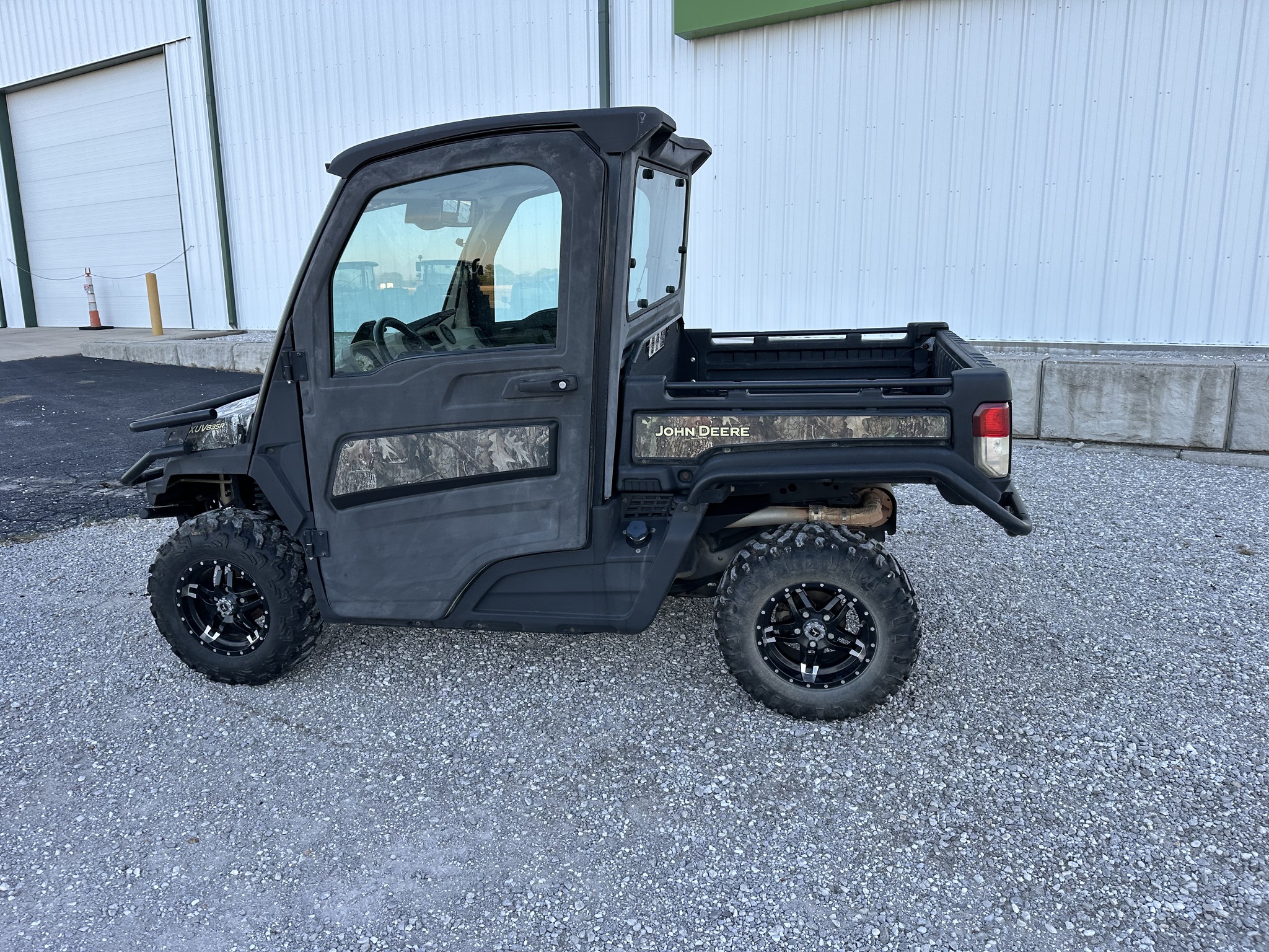  2021 John Deere XUV 835R at Heritage Tractor in Joplin, MO