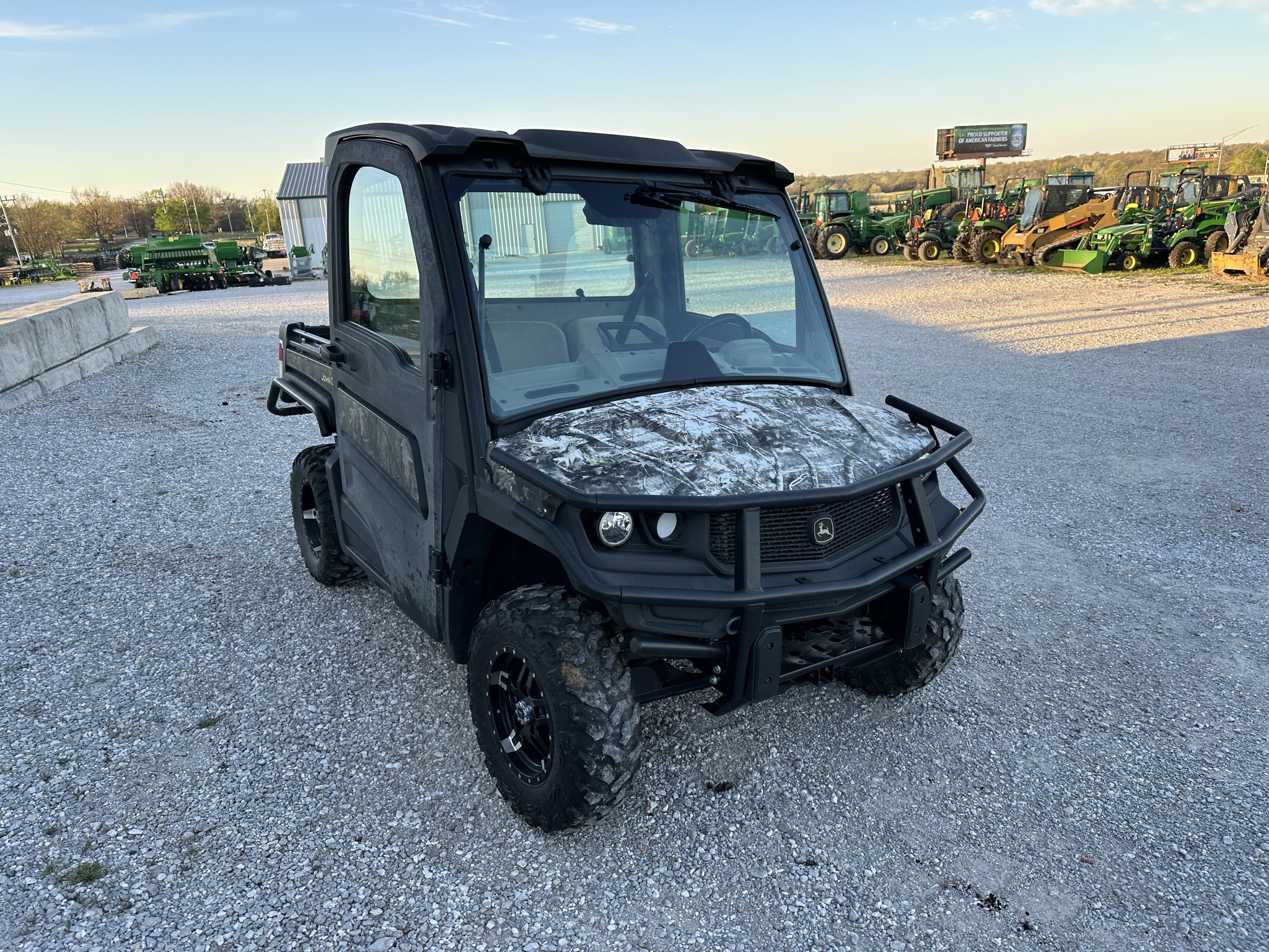  2021 John Deere XUV 835R at Heritage Tractor in Joplin, MO
