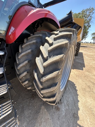 Case IH Magnum 340 image 21