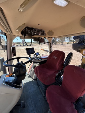 Case IH Magnum 340 image 15