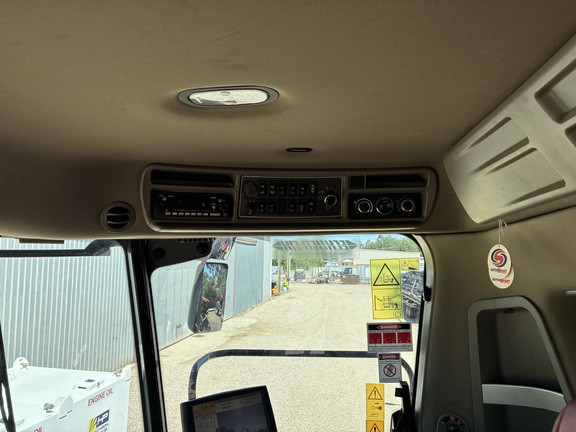 Case IH Magnum 340 image 32