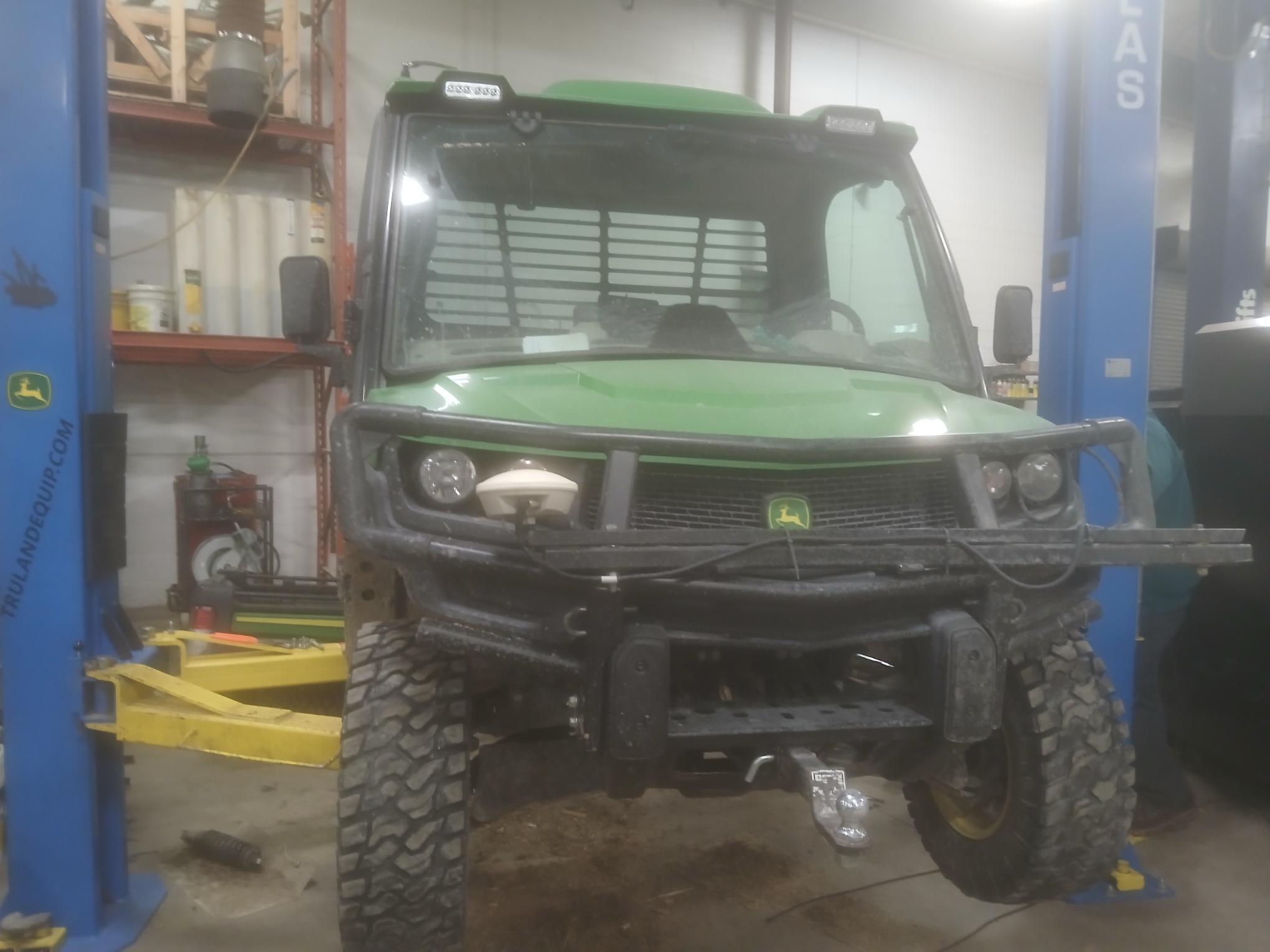 2021 John Deere XUV 835R Image 1