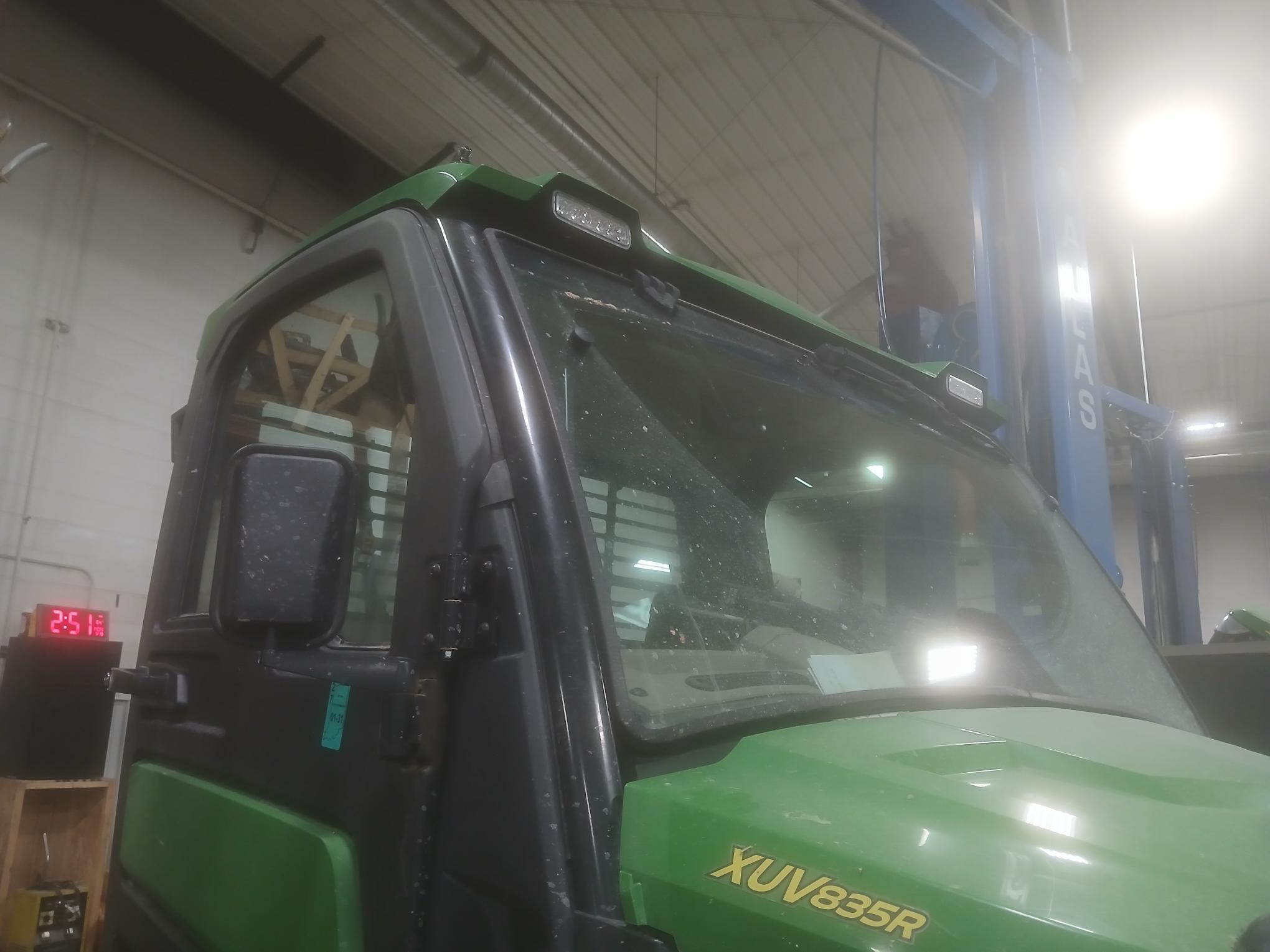 2021 John Deere XUV 835R Image 2