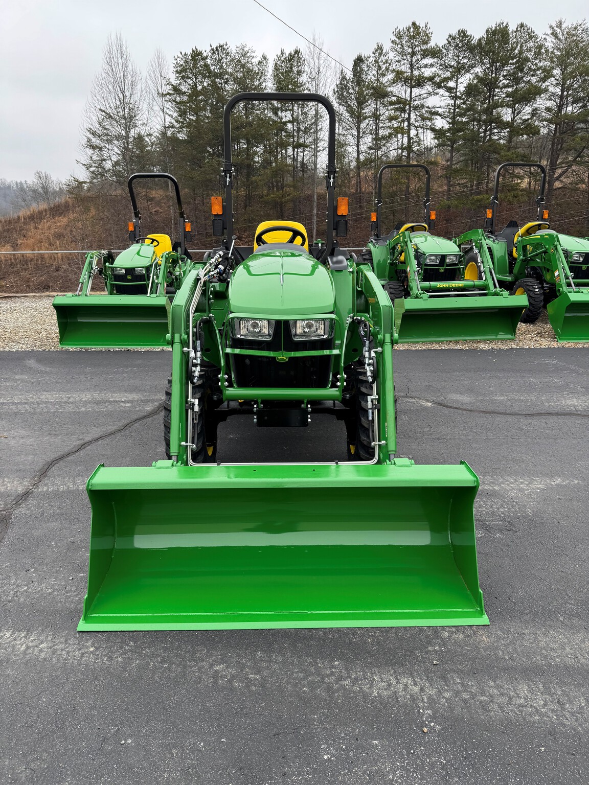 2025 John Deere 3025E Image 2