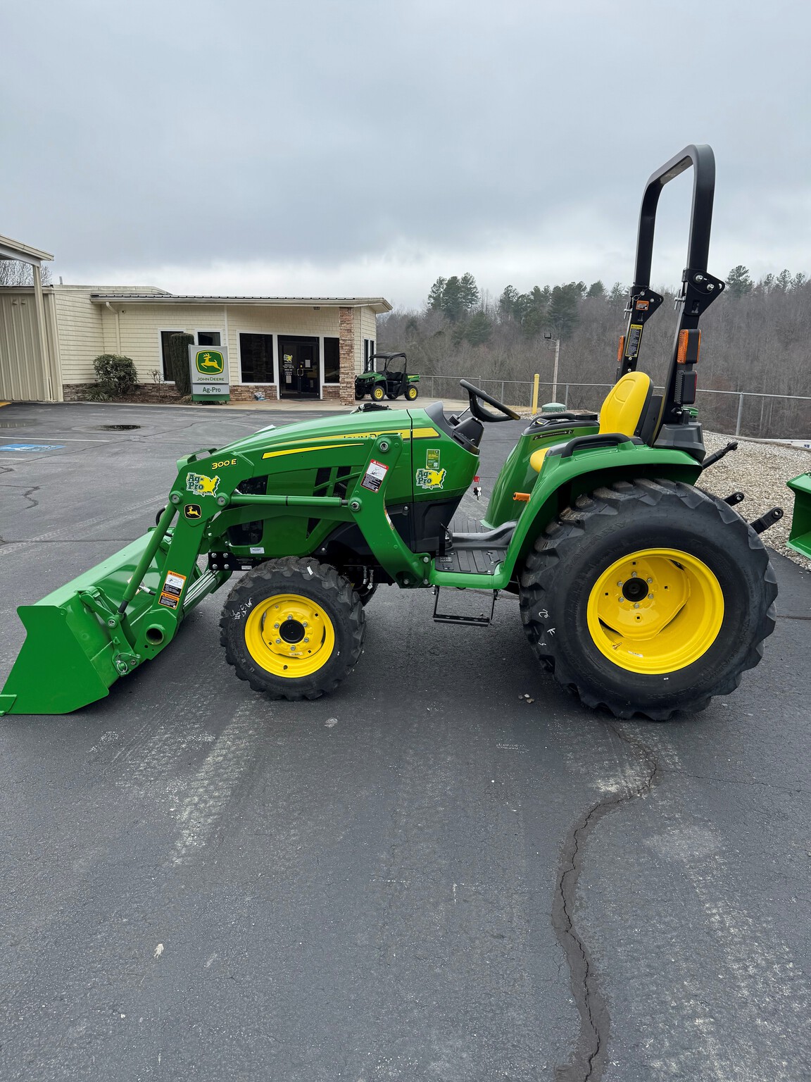 2025 John Deere 3025E Image 3