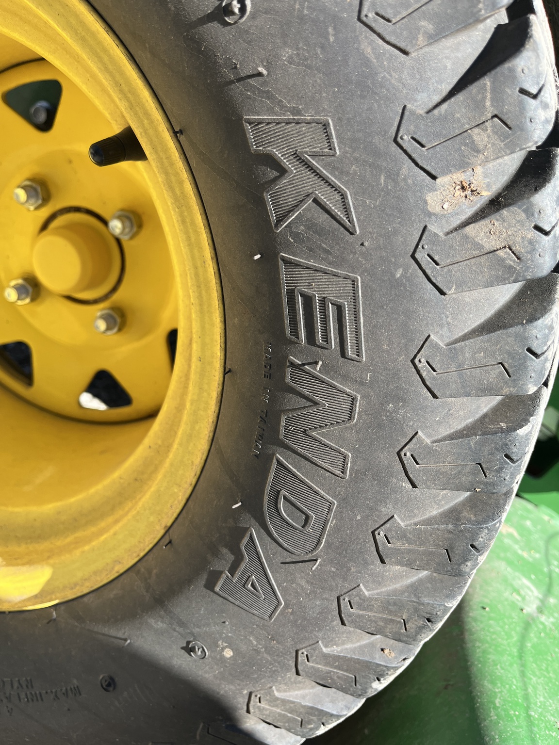  2024 John Deere Z950M at Heritage Tractor in Adrian, MO