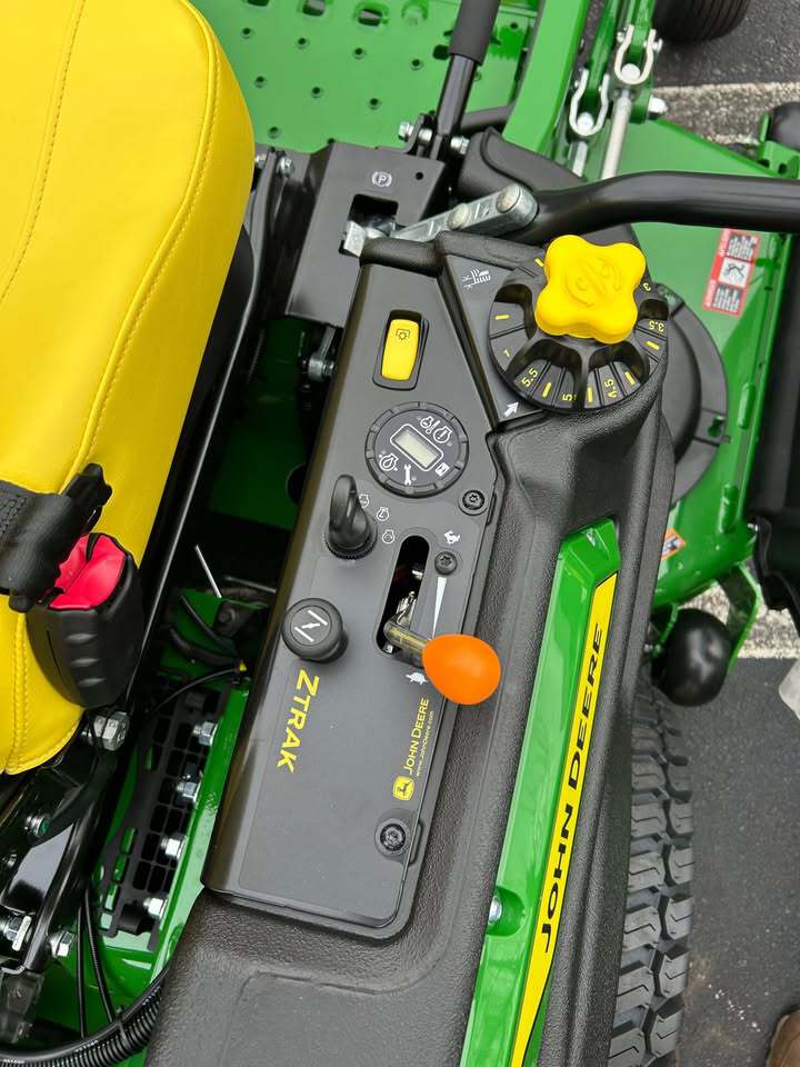 2026 John Deere Z920M Image 6