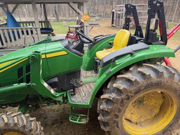 Photo of 2022 John Deere 4052M