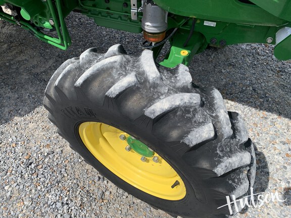 Photo of 2022 John Deere 4052M