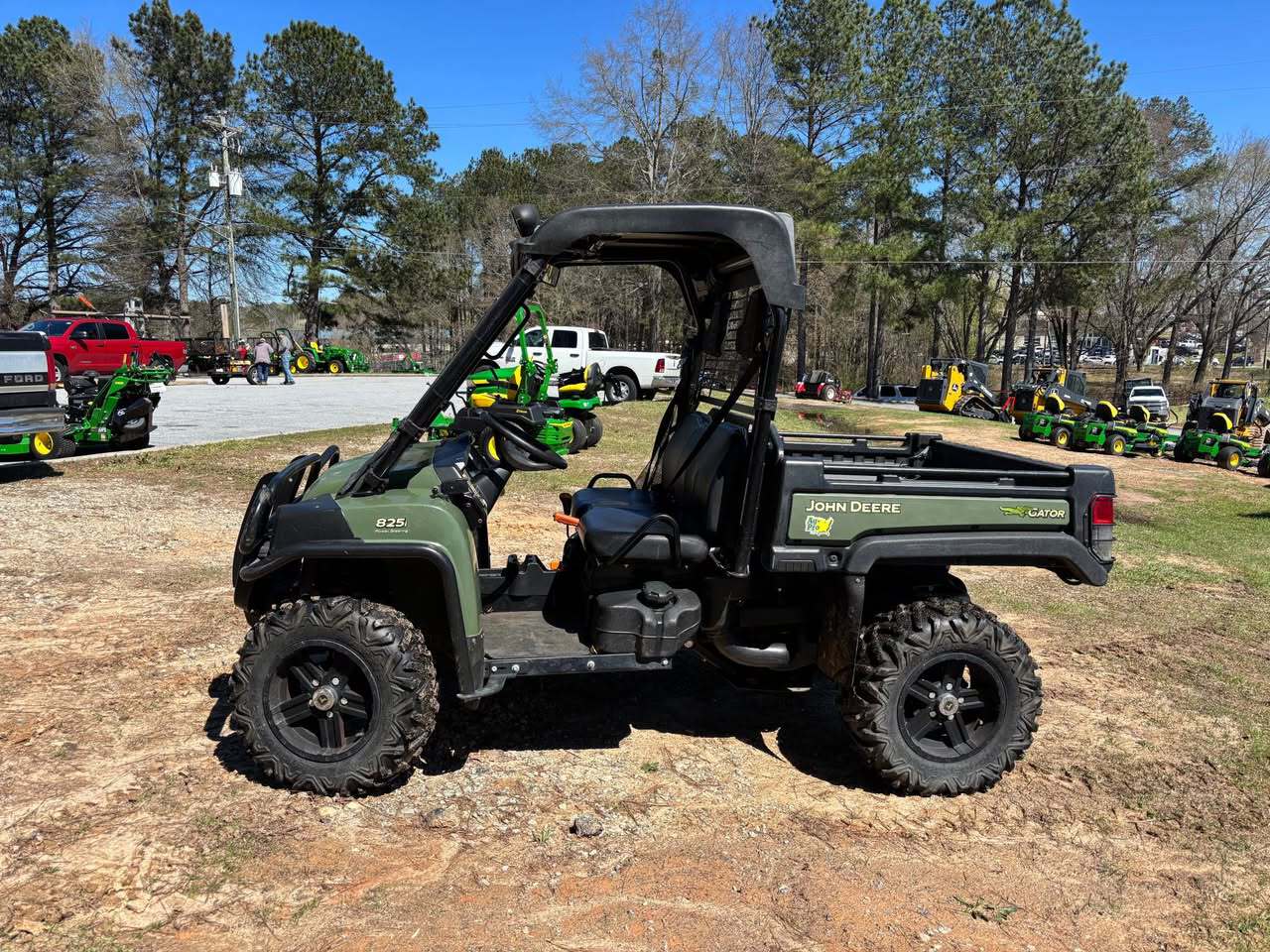 2017 John Deere XUV 825I OLIVE Image 4