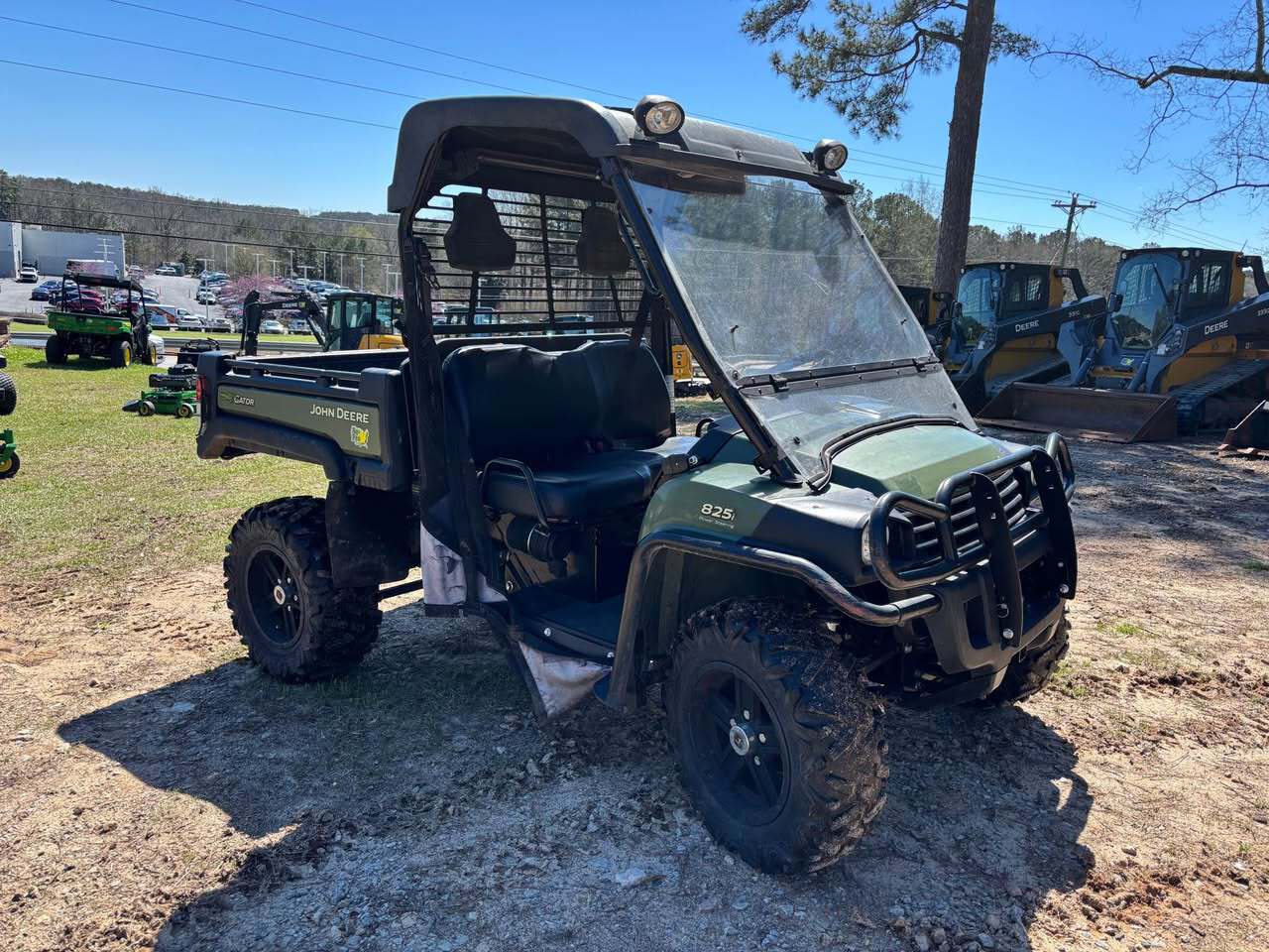 2017 John Deere XUV 825I OLIVE Image 1
