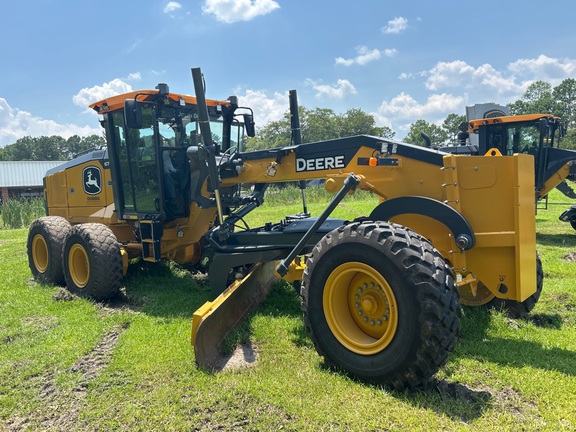 Photo of a 2024 John Deere 670G
