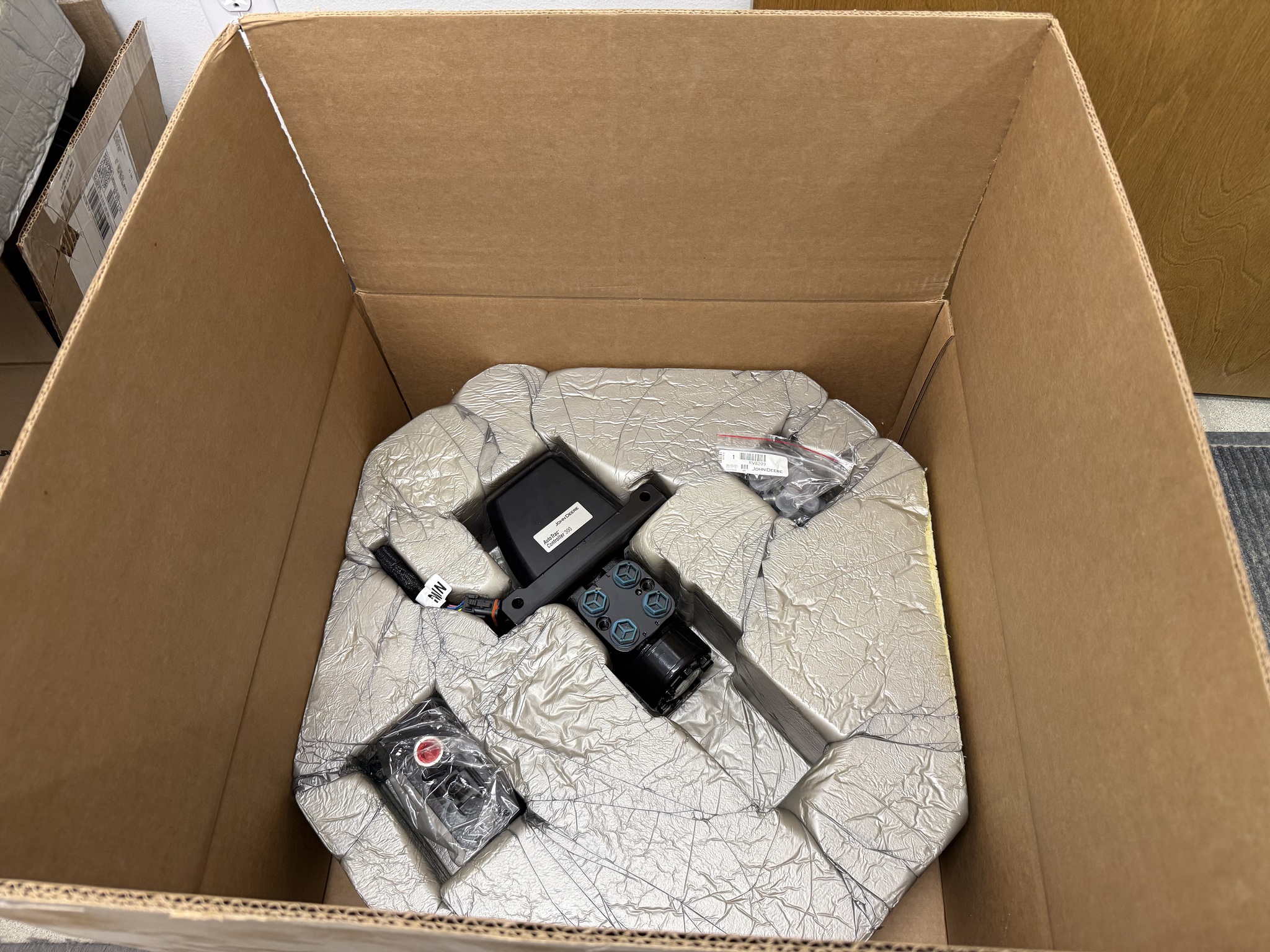 2024 John Deere AUTOTRAC CONTROLLER 300 Image 2